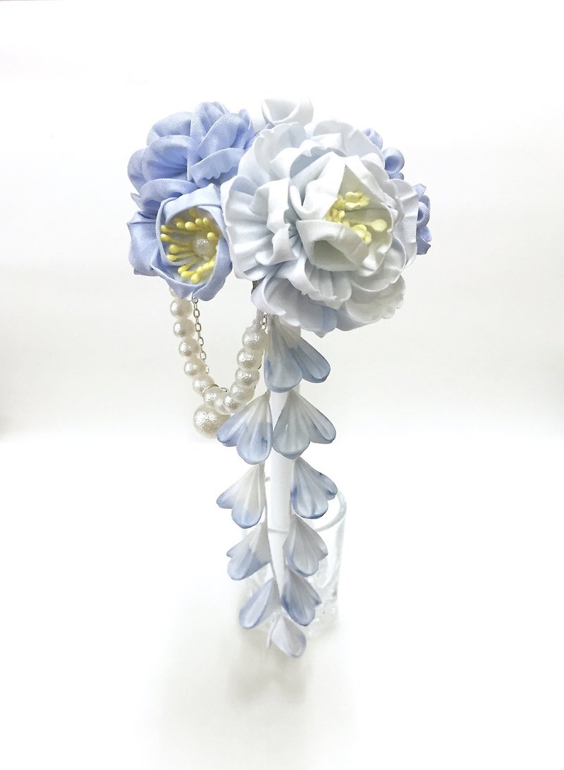 If [Sang] "December bloom. Peony "flower Ying. Ma mi-zu work fine hair ornaments. Quartz blue. Kimono hair accessories / wind cloth flower / flower hairpin Japan - Hair Accessories - Silk Blue