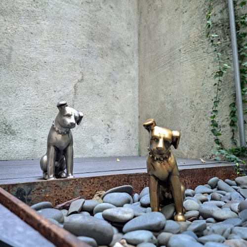 メタル犬飾り│NIPPER - ショップ wenting-phonograph 置物 - Pinkoi