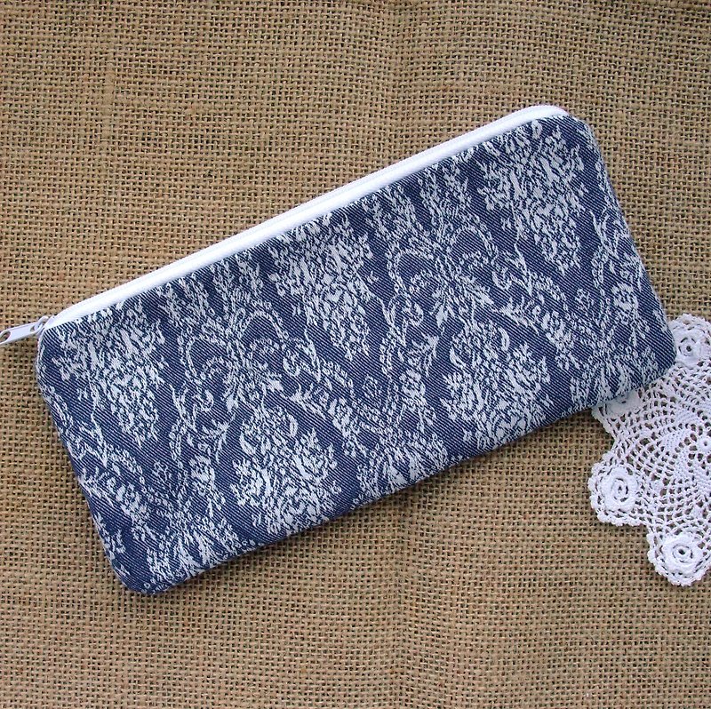 拉鍊收納布包  筆袋  化妝袋  手拿包 (Damask) (ZL-141) - 鉛筆盒/筆袋 - 棉．麻 藍色