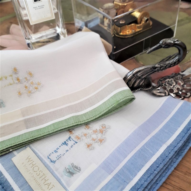 季度減價 手工刺绣全棉手帕 - 小白菊旁閱讀 - 手帕 - 棉．麻 藍色