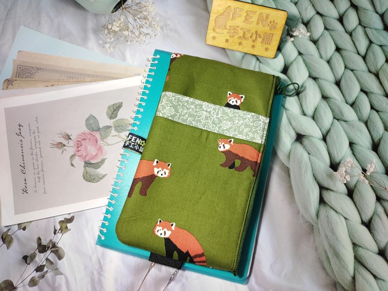 韓國布綠浣熊布書綁筆袋-綁帶型筆袋-束書筆袋-束帶筆袋-綁書筆袋 - 鉛筆盒/筆袋 - 棉．麻 