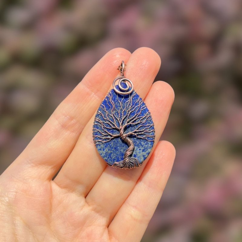 Lapis Lazuli Wire Wrap Pendant, Birthday Gift for Mom / Dad, Protection Amulet - สร้อยคอ - โลหะ สีน้ำเงิน