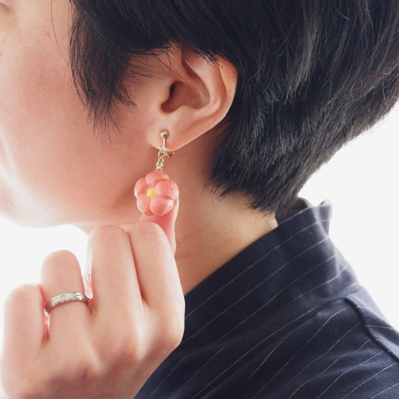 Washi paper accessories Clip-On/pierced earrings, Nerikiri plum/red plum, Japanese sweets - ต่างหู - กระดาษ สึชมพู