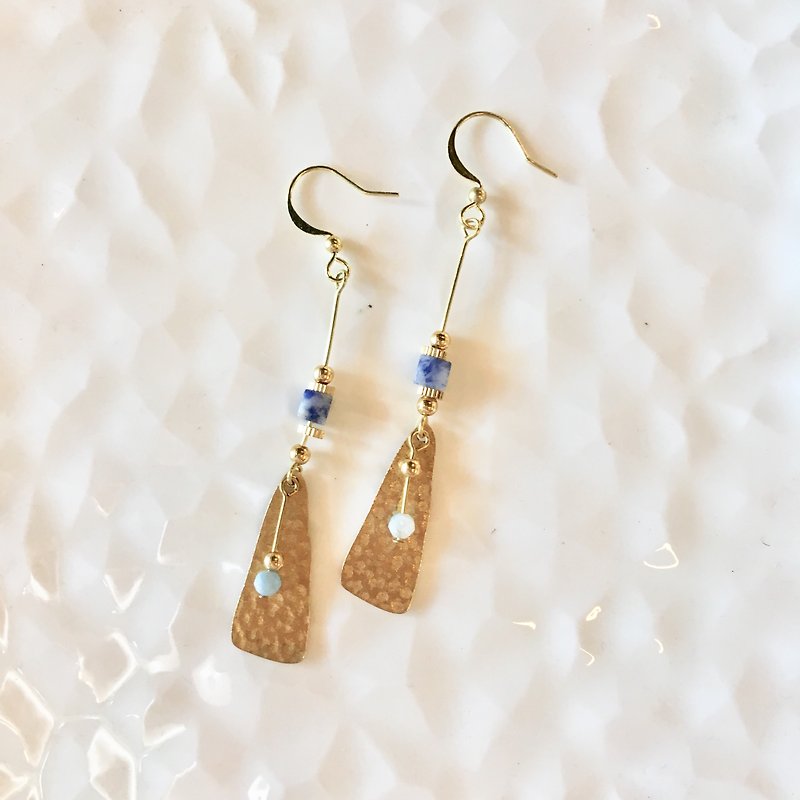 Lao Lin Groceries Travelin Swaying Step by Step-Natural Stone Earrings Ear Hook l Ear Pins L Clip-On - Earrings & Clip-ons - Glass Blue