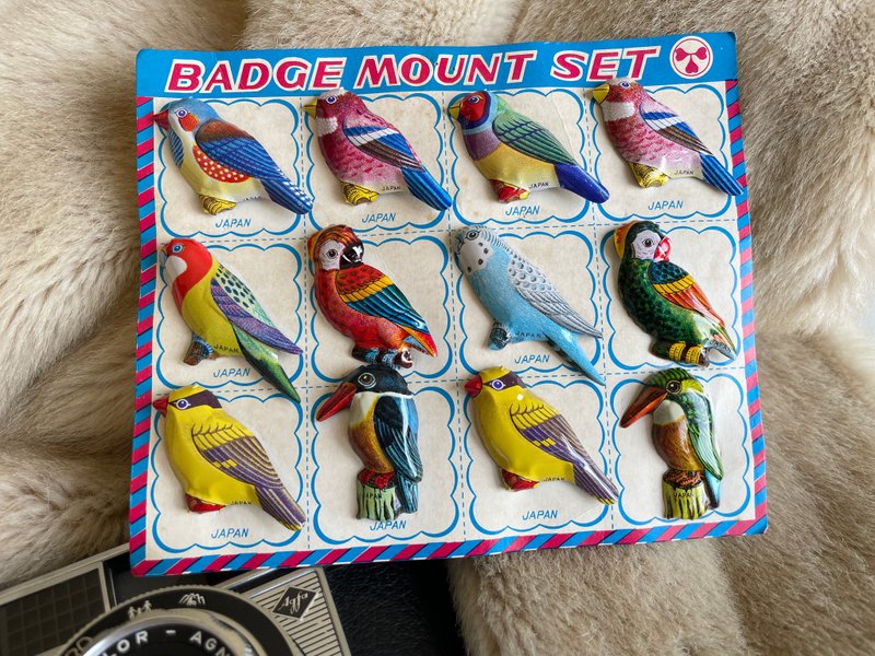 超級完整 古董70年代鐵皮烤漆小鳥動物別針 B841 - 胸針 - 其他金屬 金色