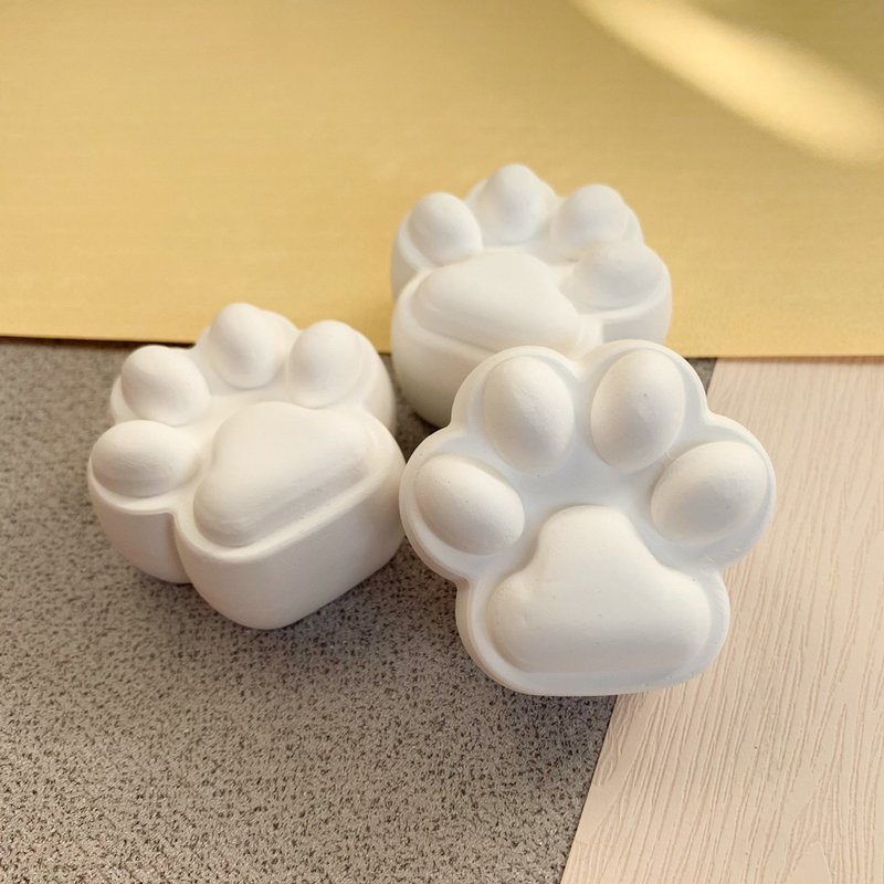 A must-have for cat lover-Cat paw diffuser Stone decoration/car air outlet clip - น้ำหอม - วัสดุอื่นๆ ขาว