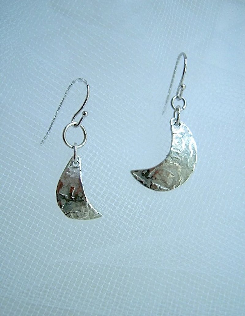 Tin earrings / earrings crescent - ต่างหู - โลหะ สีเงิน