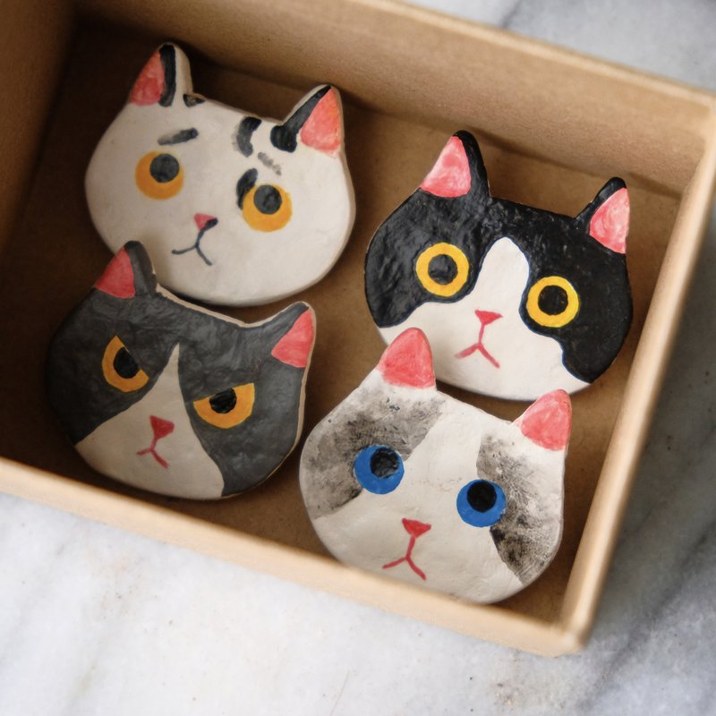 [Customized products] Hand-squeezed emoticon cat brooch/magnet - Brooches - Other Materials 