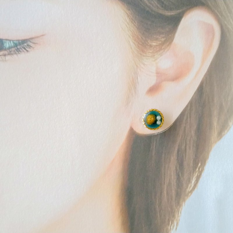 Retro dried flower single earrings - Green (surgical Stainless Steel) - ต่างหู - พืช/ดอกไม้ สีเขียว