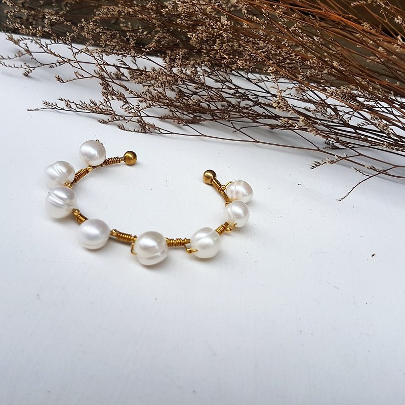 Exclusive dress C word open copper bracelet [10mm rice grain natural pearl _ bracelet] - Bracelets - Pearl White