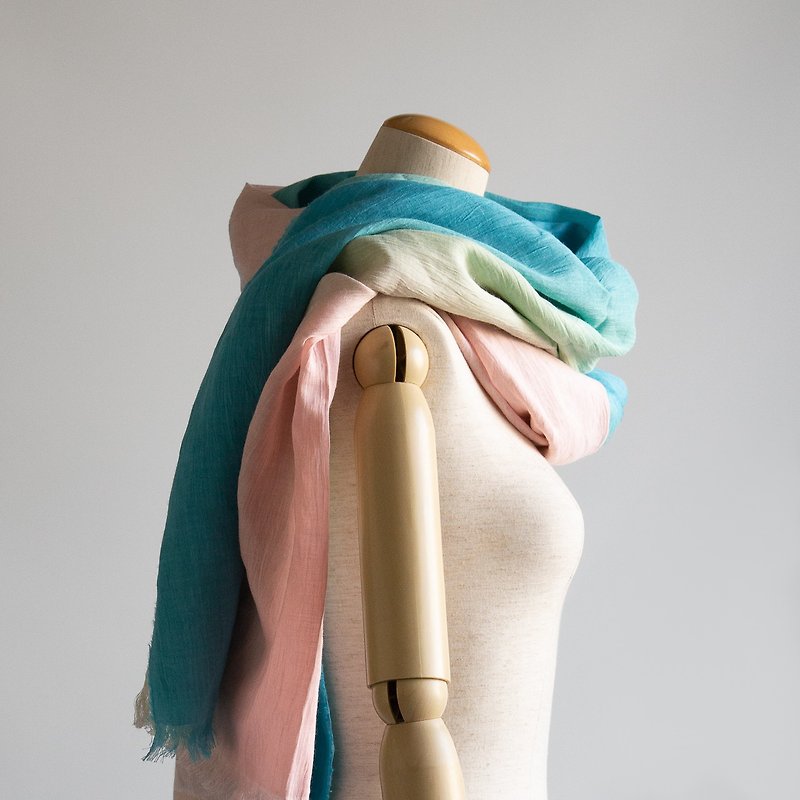 Hand-kneaded Linen Yangyanagi's gradation, Primavera, large-format stole Omi Chijimi Hand-dyed Long Scarf -SG01 - Scarves - Cotton & Hemp Pink