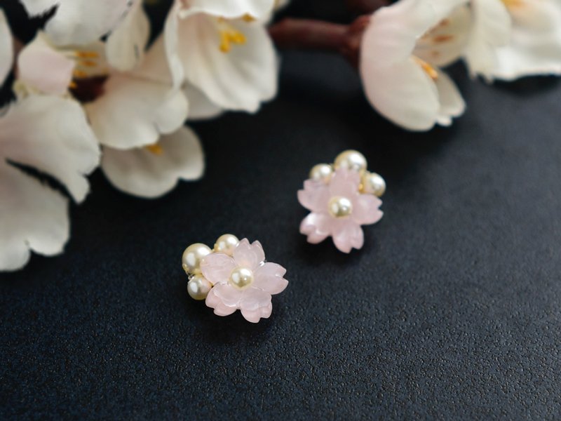 [Clip-On] Cherry blossoms and pearls - Earrings & Clip-ons - Pearl Pink