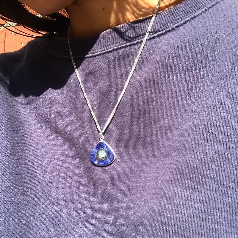 [Lost and find] natural stone opal Opal blue white stone necklace - สร้อยคอ - เครื่องเพชรพลอย สีน้ำเงิน