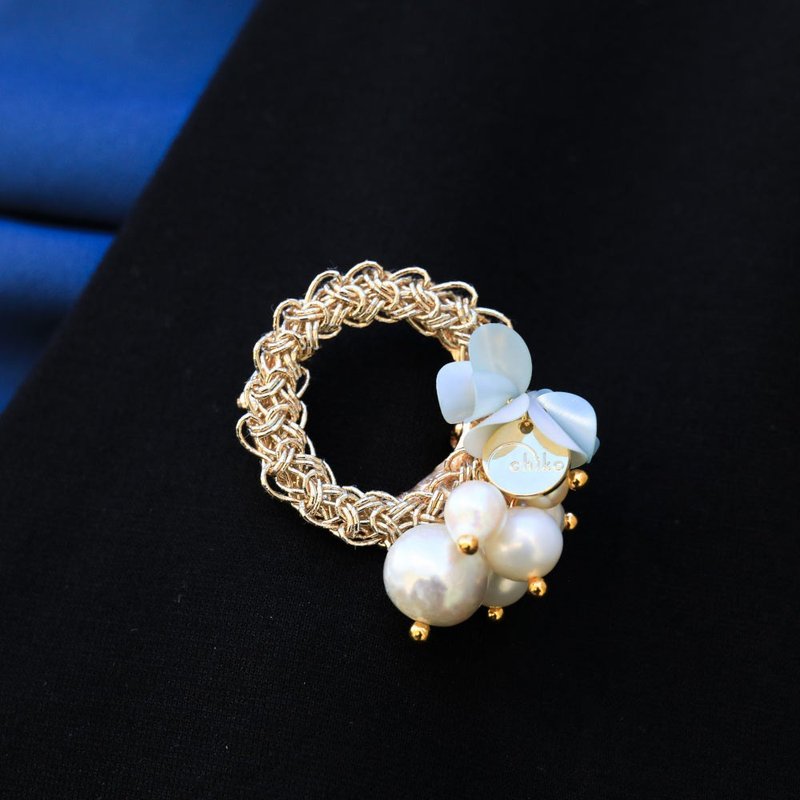 Soft natural pearl brooch | Gray - Brooches - Pearl Gray