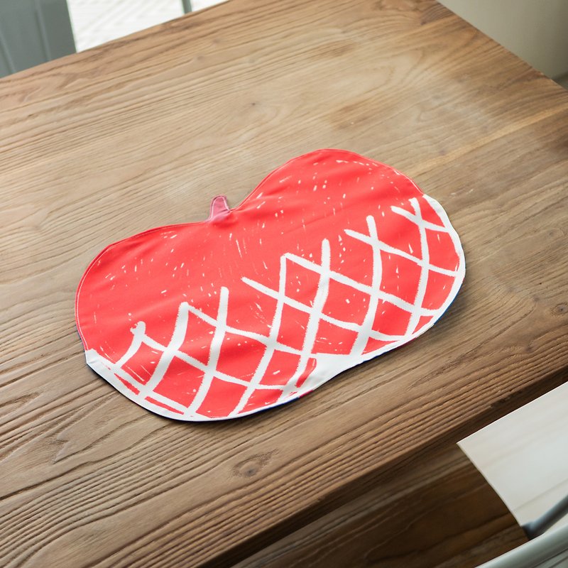 防潑水餐墊 桌巾 包著水果網的蘋果 - 餐桌布/桌巾/餐墊 - 聚酯纖維 紅色