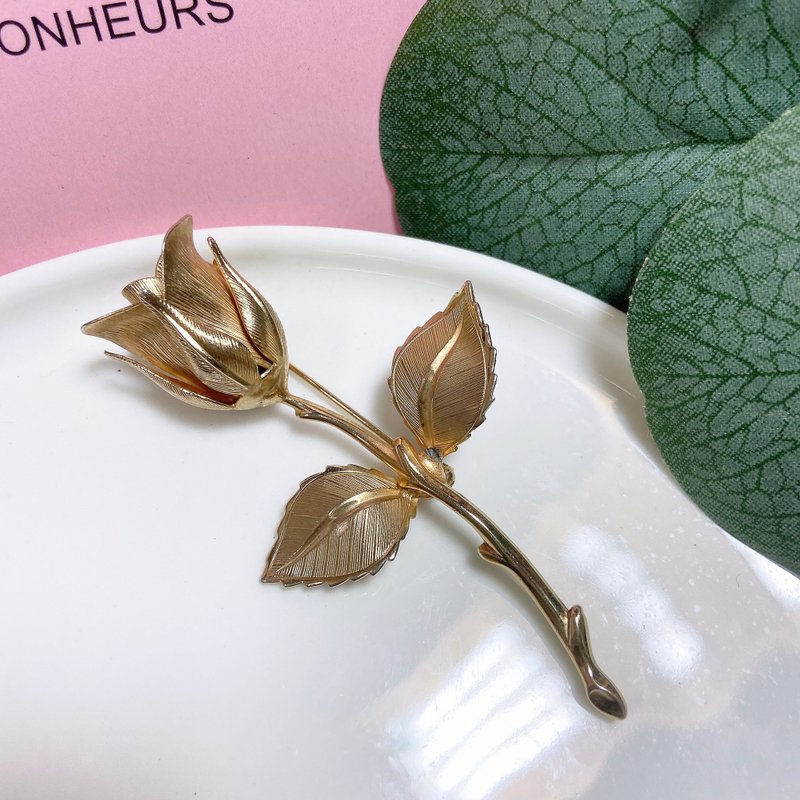 [Western antique jewelry] Hand-sculpted three-dimensional rose petals with delicate pleats and wrinkled flower brooch. - เข็มกลัด - เครื่องประดับ สีทอง