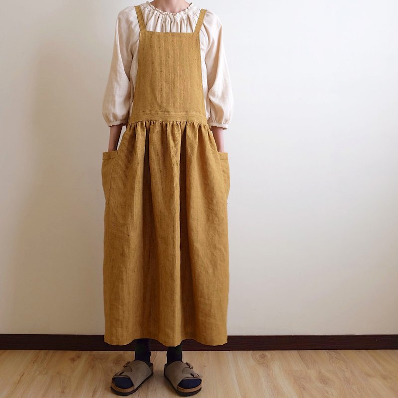 Everyday hand-made clothes live in the heart of a little girl mustard-colored pinstripe strap work apron linen - ชุดเดรส - ผ้าฝ้าย/ผ้าลินิน สีส้ม
