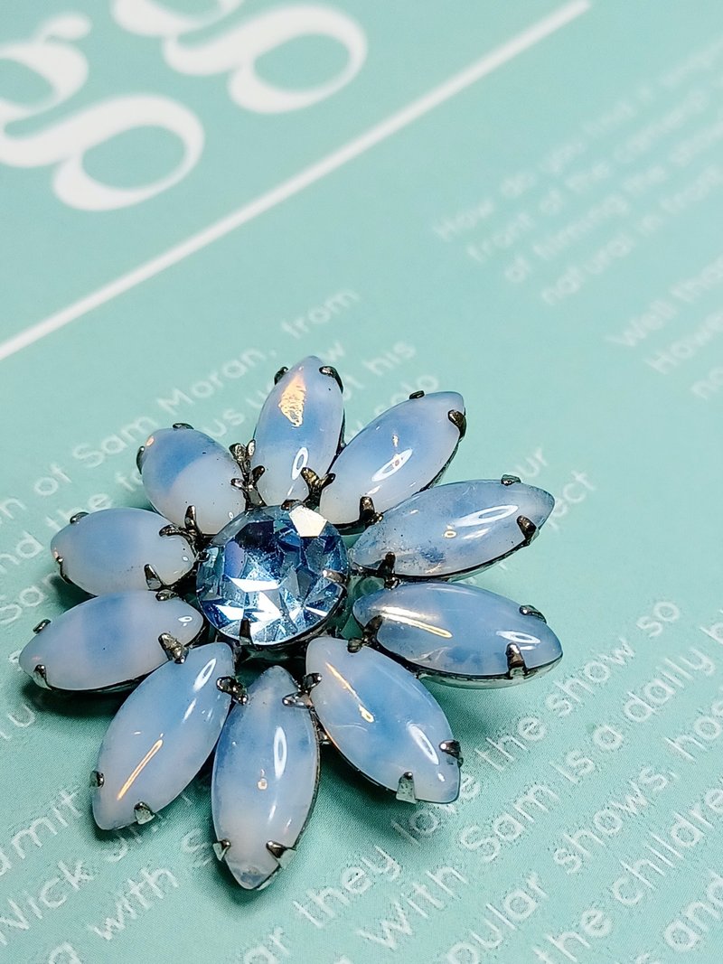 vintage jewelry 氣質藍色雲彩萊茵鑽  別針 胸針 - 胸針 - 其他金屬 