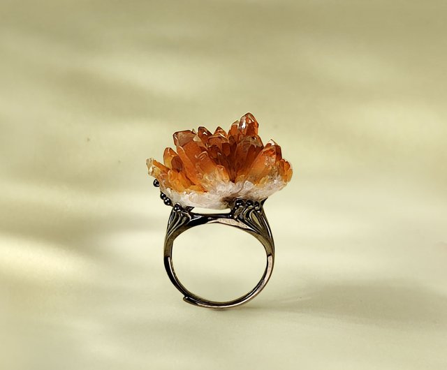 せつ　指輪　水晶 原石標本の形をしたオレンジ水晶ライブマウスリング 水晶クラスター