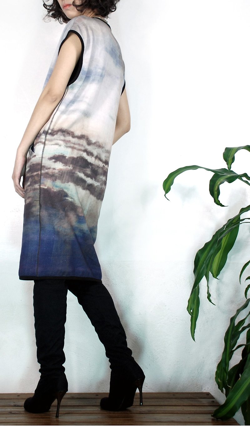 Hand painting digital printing recycled cotton V-neck dress Wei - Skirts - Cotton & Hemp Multicolor