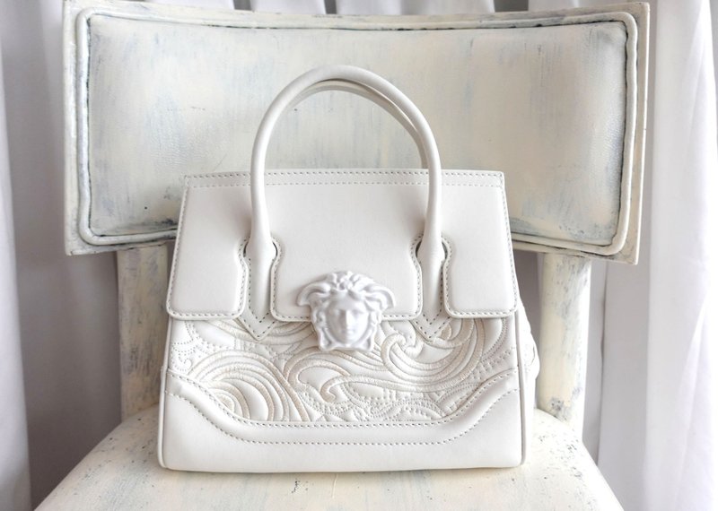 Italian famous brand Versace white sculpture style Medusa embossed handbag crossbody bag handbag - กระเป๋าถือ - หนังแท้ ขาว