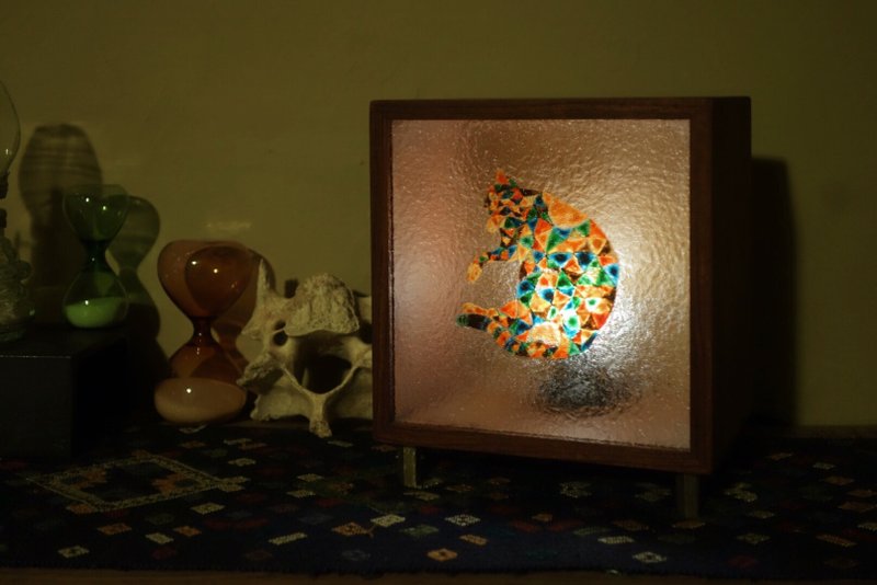 ShouZhuo handmade---hand painted cat light box - โคมไฟ - ไม้ สีแดง