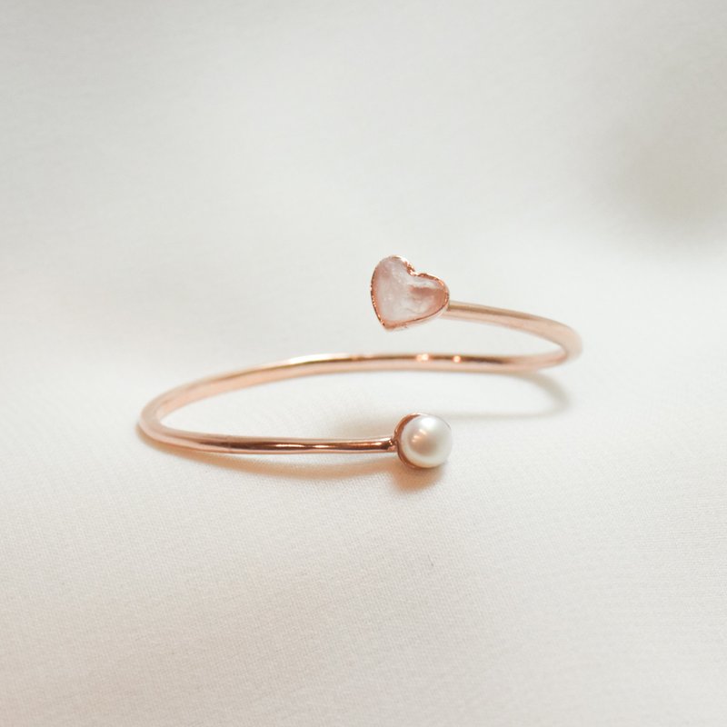 Mini Heart & Pearl bangle - 手鍊/手環 - 其他材質 粉紅色