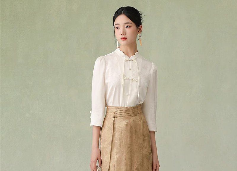 New Chinese retro Chinese style petal collar straight shoulder jacquard acetate top/skirt - ชุดเดรส - วัสดุอื่นๆ ขาว