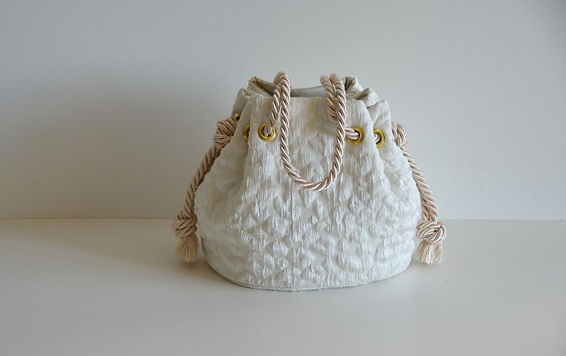 Limited quantity Made in Italy Leopard print puffed jacquard marine bag in ecru white Also great as a Christmas or reward bag - Handbags & Totes - Cotton & Hemp White