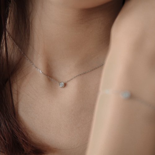 Row diamond V-shaped sterling silver necklace  Features. Light luxury.  Texture - Shop Isha Jewelry Necklaces - Pinkoi