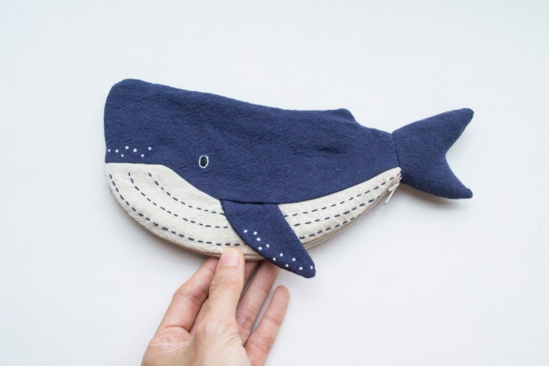 Humpback Whale small zip pouch case - กระเป๋าเครื่องสำอาง - ผ้าฝ้าย/ผ้าลินิน หลากหลายสี