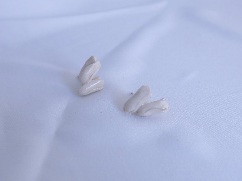 Petit white michelia白瓷純銀耳環 - 耳環/耳夾/耳骨夾 - 瓷 白色