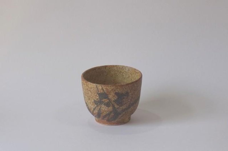 鉄絵花紋湯呑 - 咖啡杯 - 陶 