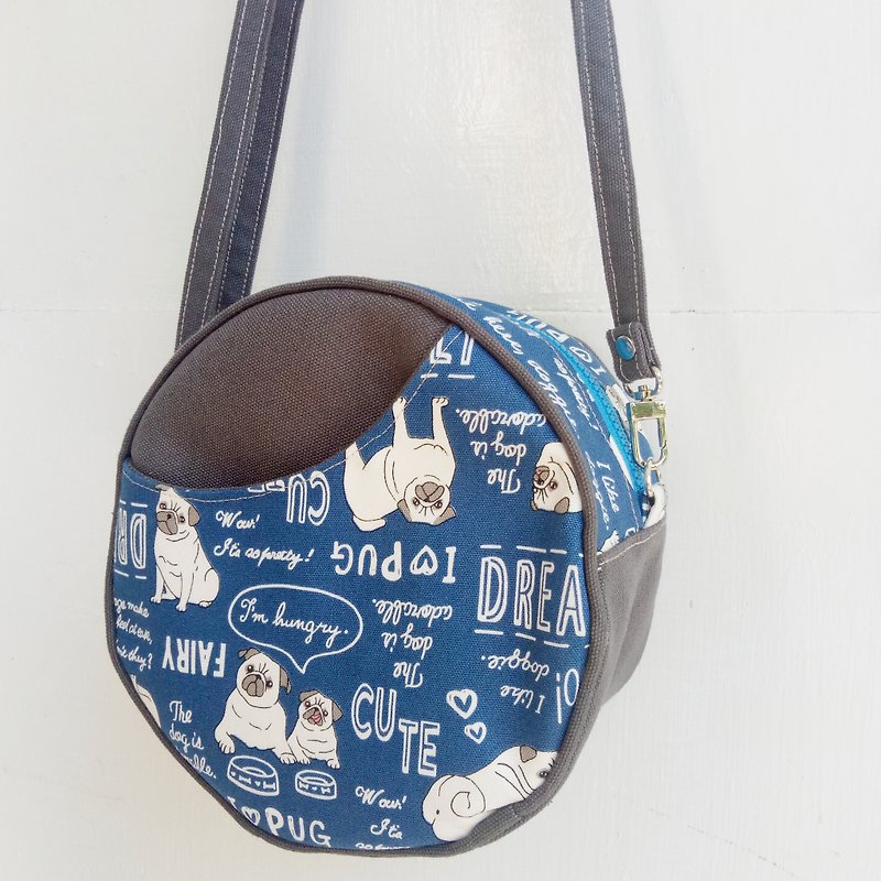 [Good day hand made] Handmade. Cute hairy little round bag. crossbody bag. Side backpack - กระเป๋าแมสเซนเจอร์ - ผ้าฝ้าย/ผ้าลินิน สีน้ำเงิน
