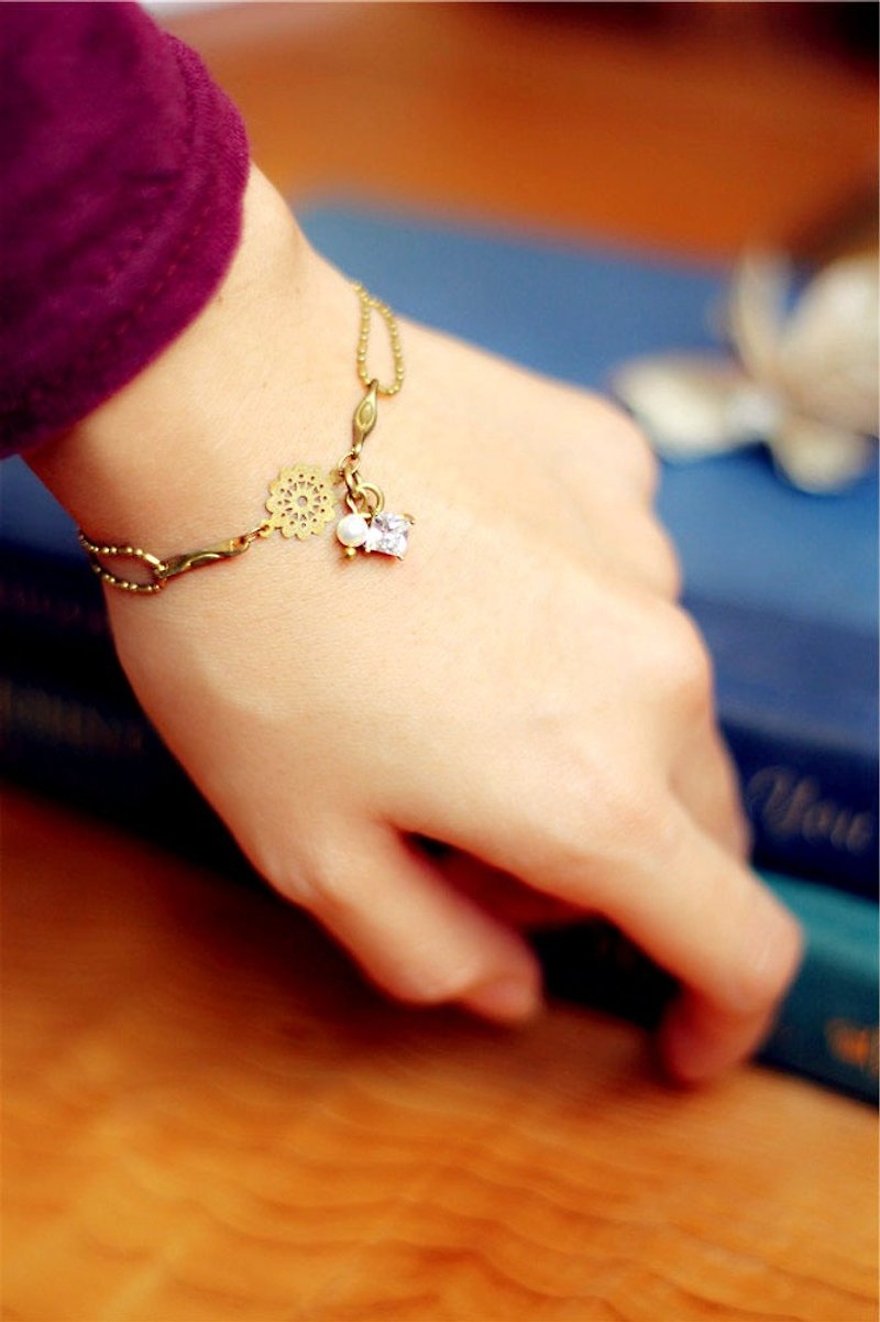 [UNA- excellent Na handmade lace flower] Bronze bracelet customized natural Gemstone - Bracelets - Gemstone Gold