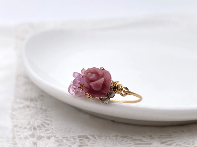 Maries garden rose - シリシャスシストと3種の天然石のワイヤーリング - 戒指 - 寶石 紅色