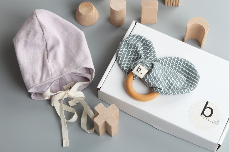 寶寶禮品盒 手工小帽子 蝴蝶結木圈圈牙膠玩具 男女寶寶 彌月禮 - 彌月禮盒 - 棉．麻 