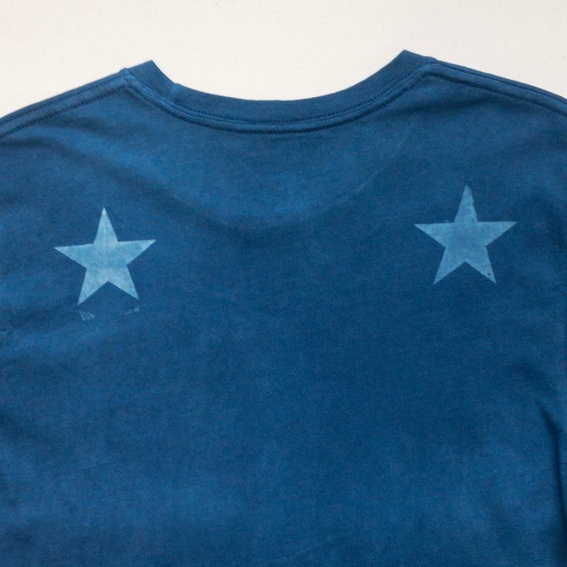 Hand-dyed BLUE STAR DARK TEE star size S Indigo dyed indigo dyed organic cotton made in Japan - เสื้อฮู้ด - ผ้าฝ้าย/ผ้าลินิน สีน้ำเงิน