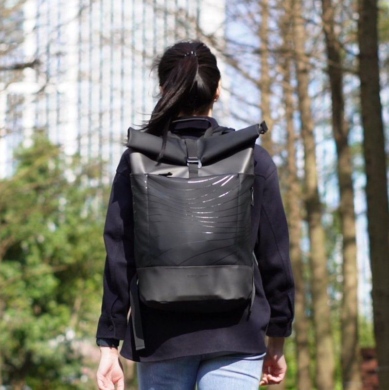 Massform 防潑水捲口後背包 | 16吋筆電包, 多隔層收納 - 後背包/背包/書包 - 人造皮革 黑色