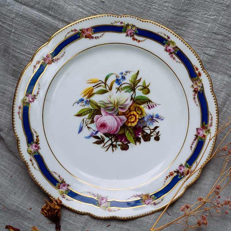 Paris Kiln Flower Ornament Plate C.-Western Antiques - จานและถาด - เครื่องลายคราม 