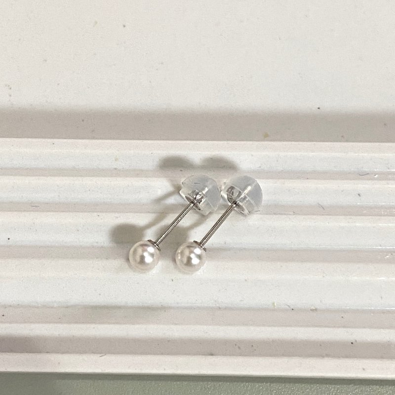 一粒パールピアス 3.5-4mm ベビーパール プラチナ K18YG K10YG K10PG 本真珠 あこや真珠 スタッドピアス Made in Japan - 耳環/耳夾/耳骨夾 - 珍珠 白色