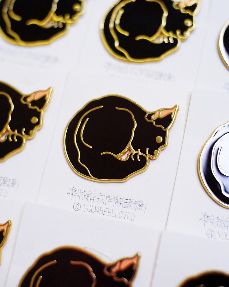 黑谷肌貓 喵喵襟章 - 胸針 - 鋁合金 白色