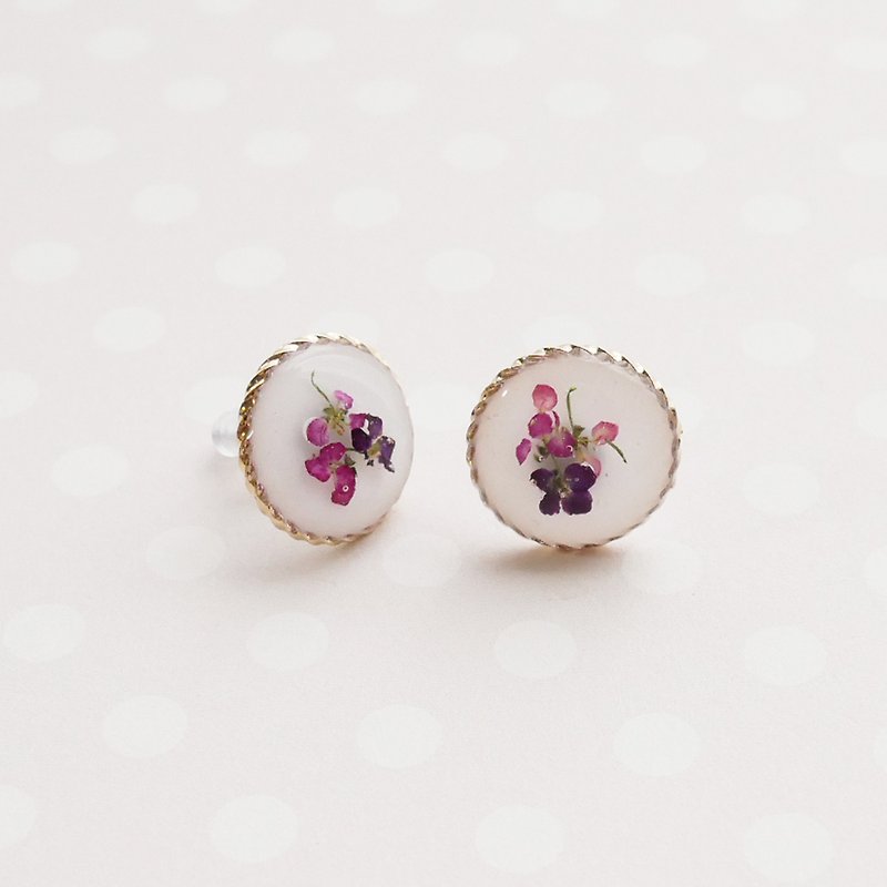 Pressed flower earrings - Earrings & Clip-ons - Resin White