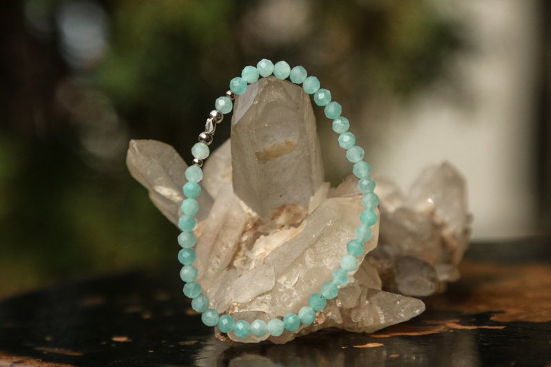 【Series of Bracelet】4mm briolette Amazonite beaded bracelet with silver beads - สร้อยข้อมือ - เครื่องเพชรพลอย หลากหลายสี