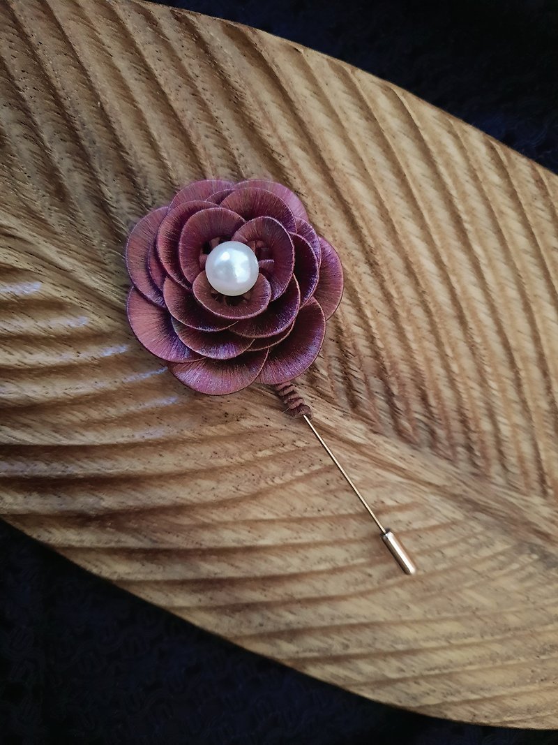 camellia brooch - Brooches - Thread 