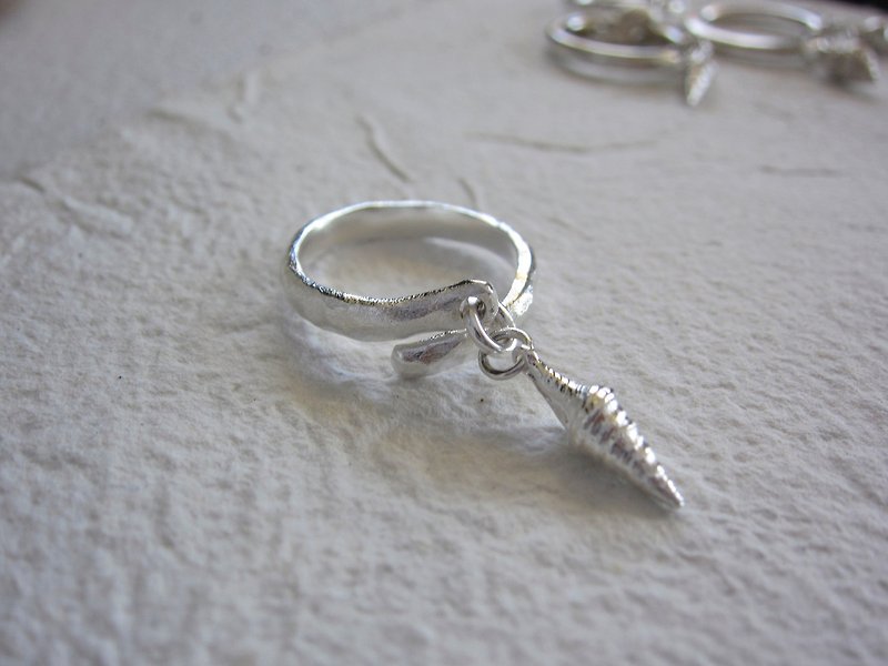 925銀 海螺小掛件肌理感純銀磨砂開口戒指 - 戒指 - 純銀 銀色