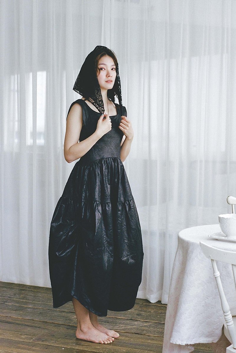 black sleeve dress three-dimensional glossy dress - ชุดเดรส - เส้นใยสังเคราะห์ สีดำ