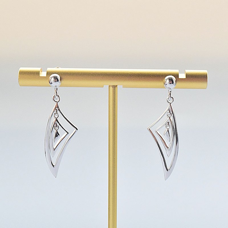 Overlapping triangle geometry│925 sterling silver handmade earrings - ต่างหู - เงินแท้ สีเงิน