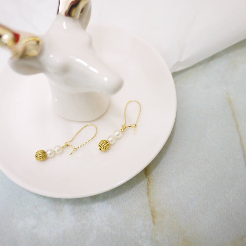 Fine brass pearl light jewelry earrings - ต่างหู - โลหะ ขาว