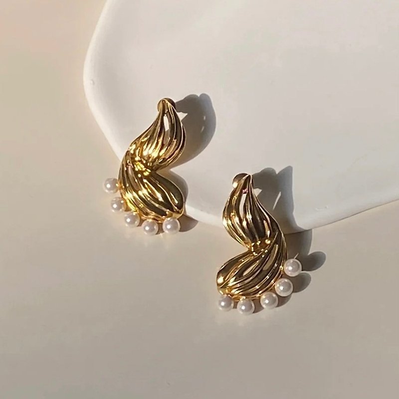 情人節禮盒 浪花對稱小珍珠耳環耳飾 - 耳環/耳夾 - 銅/黃銅 金色